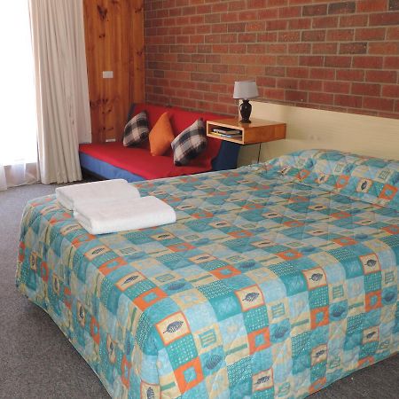 Tooleybuc Country Roads Motor Inn Exteriör bild