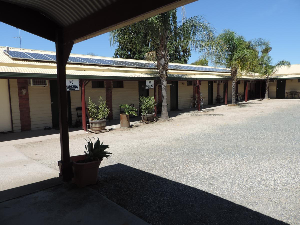 Tooleybuc Country Roads Motor Inn Exteriör bild